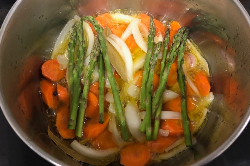 verduras rehogando para atun en escabeche