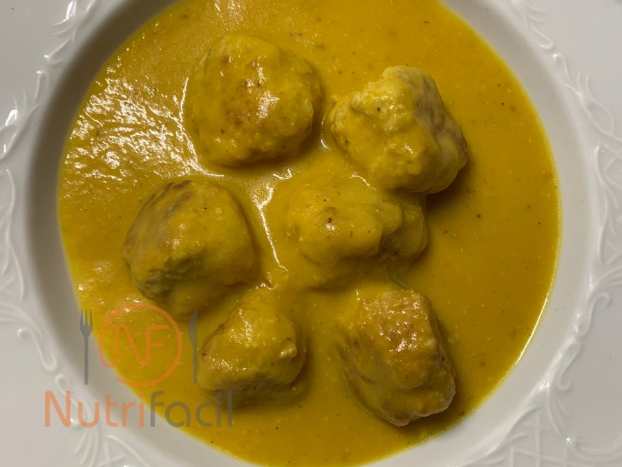 Albóndigas de pollo con salsa de calabaza