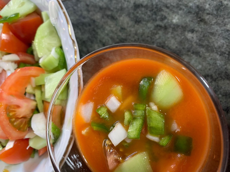 Gazpacho fácil sin pan con ingredientes naturales