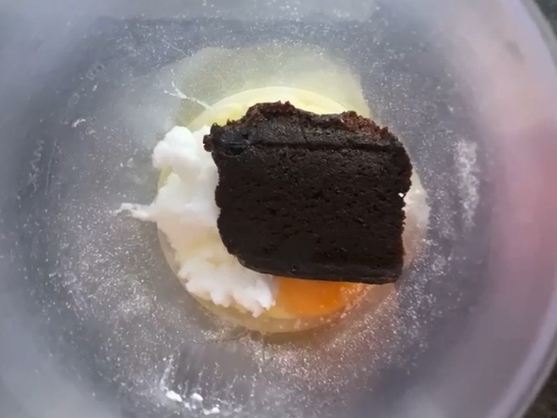 Pasta de datil, aceite de coco y huevo