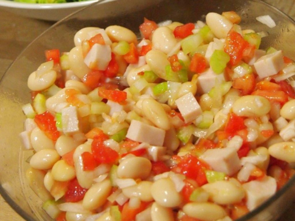 Ingredientes para ensalada fácil de judias blancas