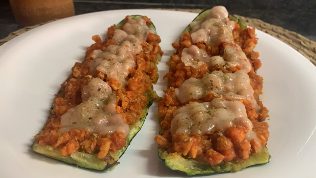 Calabacín relleno de soja texturizada