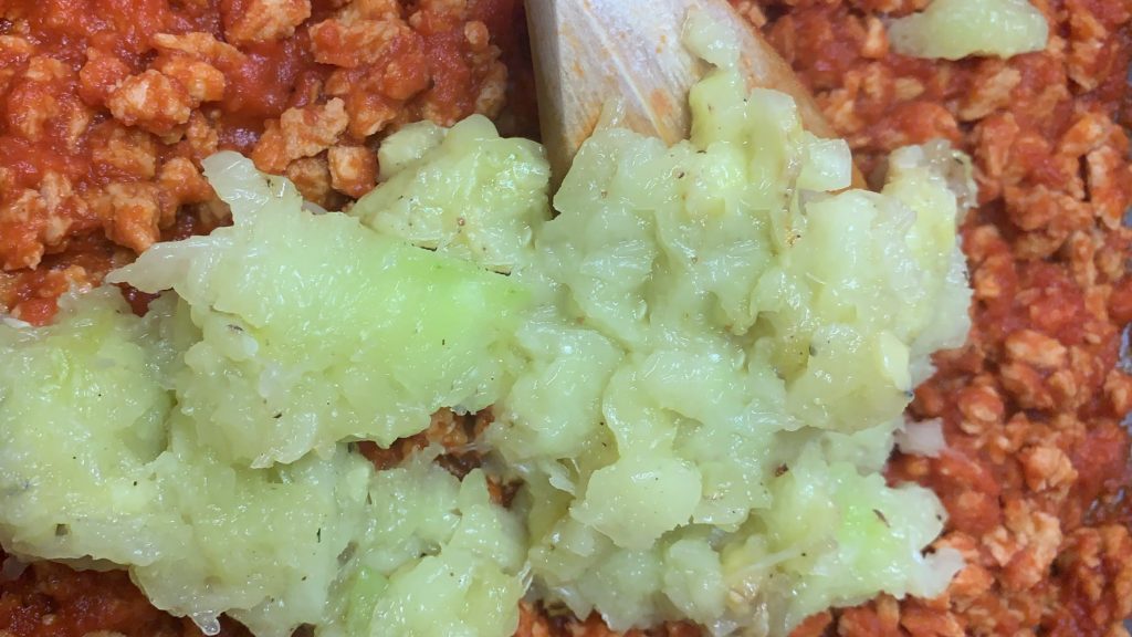 Tomate frito con calabacín y soja texturizada