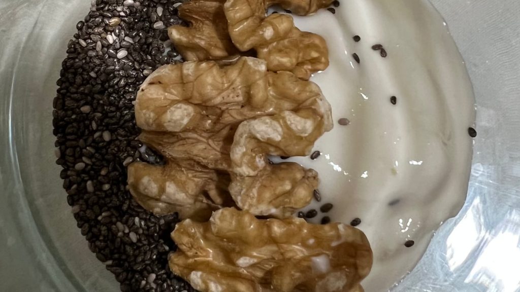 Queso fresco con chia y frutos secos