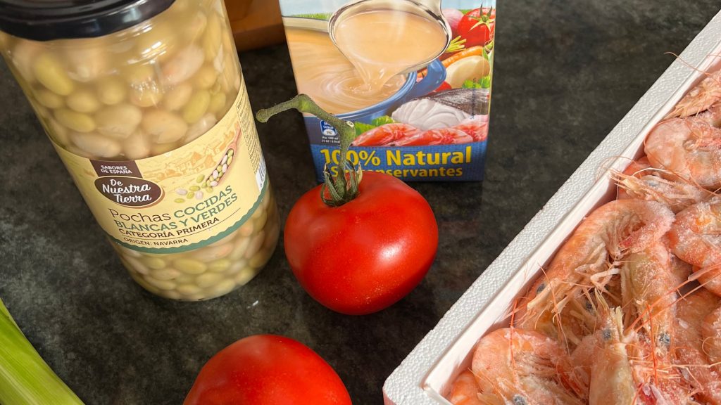 Ingredientes para elaborar las pochas con langostinos