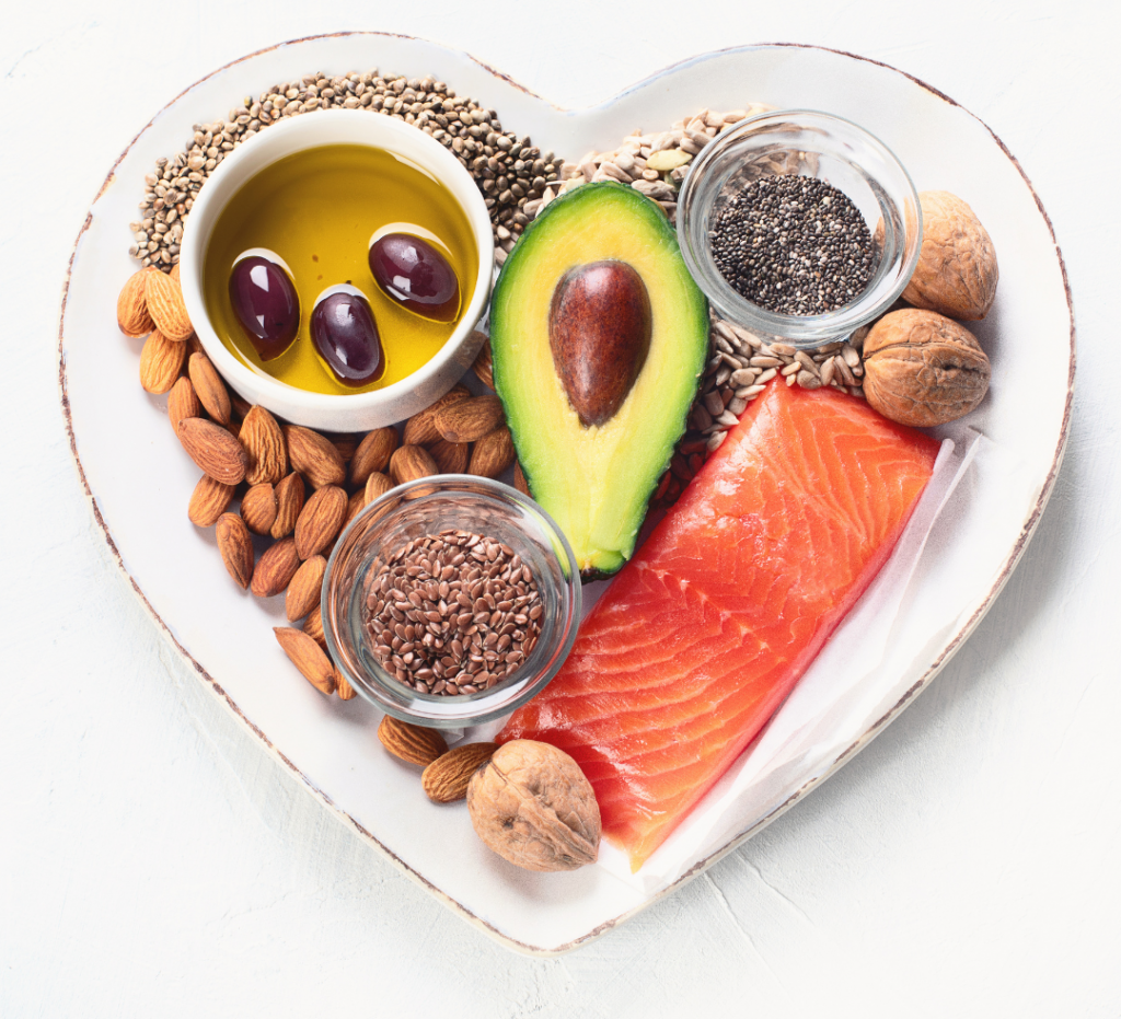 Alimentos ricos en grasas insaturadas. Frutos secos, aguacate, aceite de oliva, coco, garbanzos.